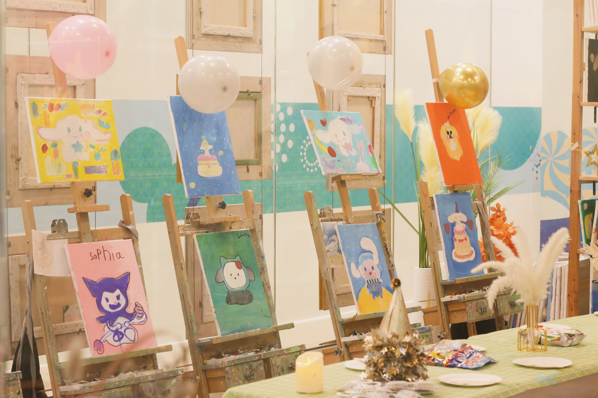 Birthday art party moment