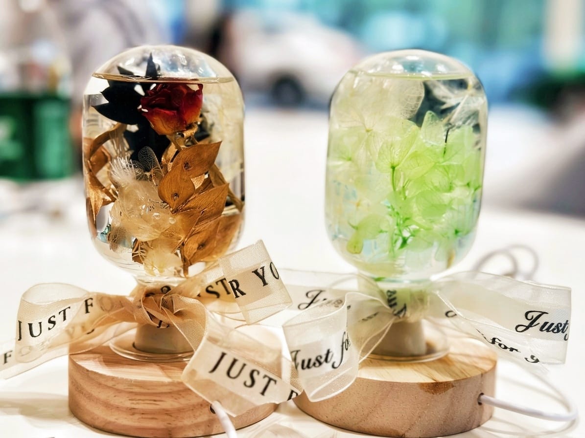 Herbarium Flower Lamp