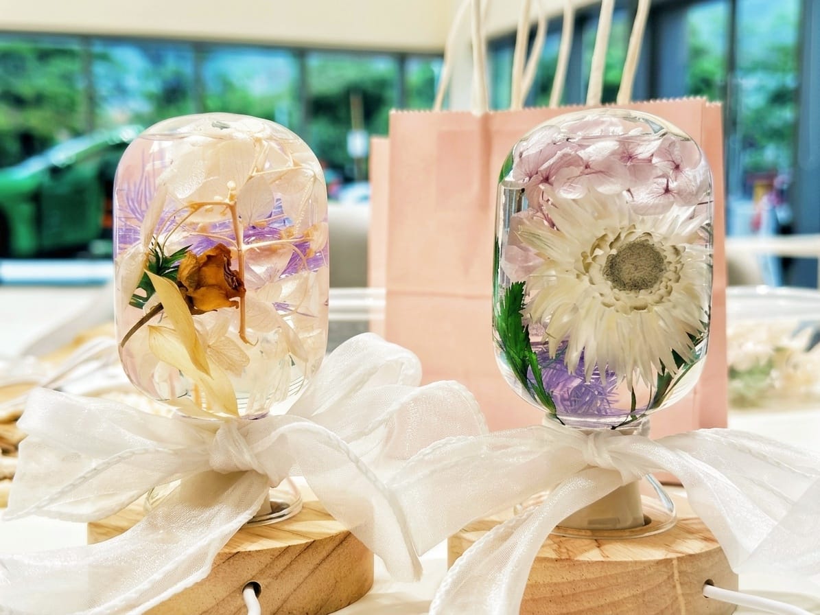 Herbarium Flower Lamp
